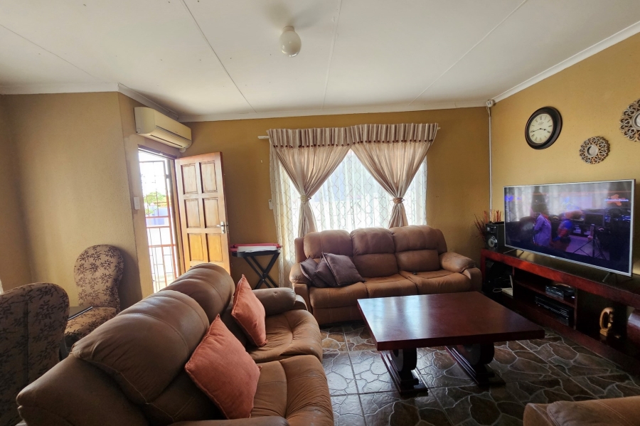 To Let 3 Bedroom Property for Rent in Tlhabane West North West